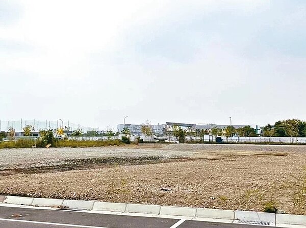 永康鹽行重劃區工業用地業者提出設置儲能設施,因周邊都是住商區,在民意反對下,市府溝通業者同意移到其他地方設置。圖/讀者提供