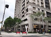 「1坪換5.1坪」社區爆性騷　2秘書遭捏揉　他脫口3字下場慘！