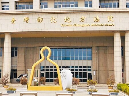 黃男在超商對正在領錢的女子襲臀,遭彰化地院判處拘役50日。(孫英哲攝)