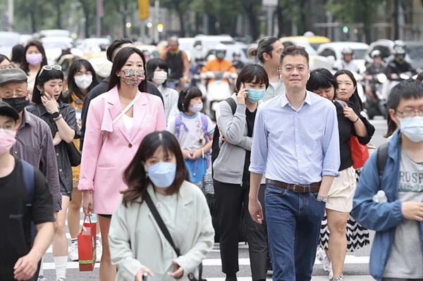 2023年全球經濟表現大幅減速,國內也受到國際情勢等因素影響,充滿不確定性,企業普遍轉攻為守,也使得企業在調薪意願和加薪幅度上呈現「放緩」的態勢。(本報資料照片)