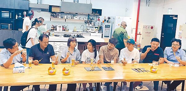 高雄啤酒音樂節暌違3年重磅回歸,高市府也特別舉辦2023高雄下酒菜料理賽,優勝店家可進駐高雄啤酒音樂節「大會食堂」。(高市府經發局提供/洪浩軒高雄傳真)喝酒過量 有害健康