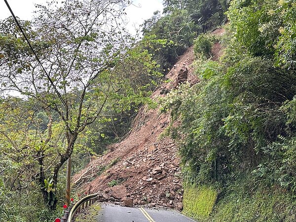 宜蘭縣太平山國家森林遊樂區內道路「宜專一線」12日上午7點20分，傳出有土石坍方。圖／太平山國家森林遊樂區提供