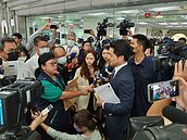 里長騎樓被強制淨空…何志偉幕僚朱政騏點名施壓　王世堅回應了