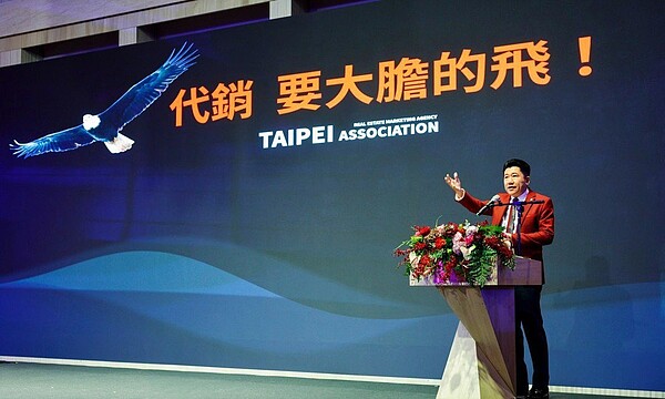 台北市不動產代銷公會第八屆理事長王明正表示,代銷要做建設公司的翅膀,要大膽的飛。圖/代銷公會提供