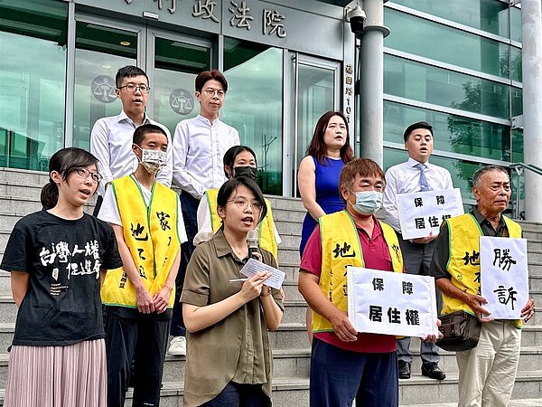 9位居民所有土地被納入桃園航空城機場園區區段徵收範圍，提行政訴訟今獲勝訴。圖／環境權保障基金會提供