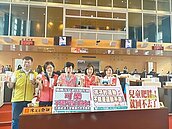 暢飲可樂挨批錯誤示範　盧秀燕：平常都喝水