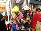 台南市東區住商大樓失火　2名男子疑被嗆傷送醫