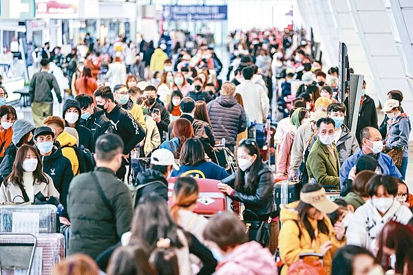 疫後來台旅客與國人出國人數持續增加。聯合報系資料照