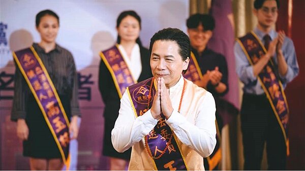 藝人許傑輝宣布即日起退出演藝事業。圖/取自許傑輝臉書