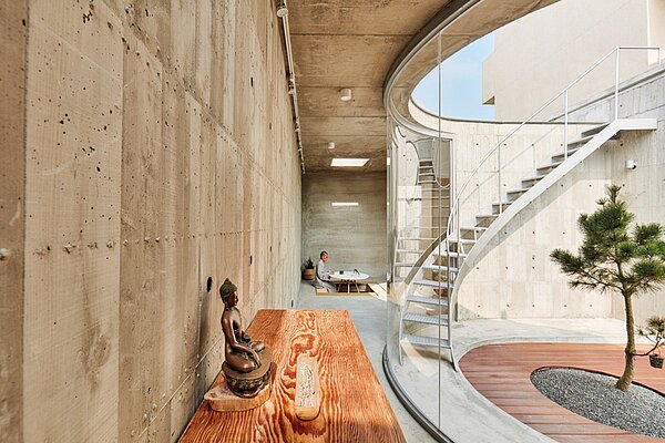 不同於寺廟的樣貌,修行者在進之宅也能潛心修佛。圖片提供/林柏陽