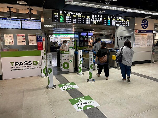 台鐵對7月1日將上路的通勤月票各項準備進度均已超前。圖／台鐵提供