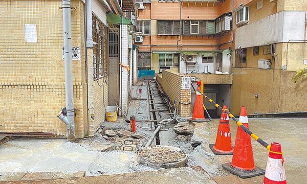 台北市政府衛工處克服康寧里地形及地質障礙，原本僅個位數的汙水接管率，於今年5月已突破6成。（北市府衛工處提供／丁上程台北傳真）
