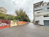 高捷校園立柱惹議　屏縣府：仍在評估