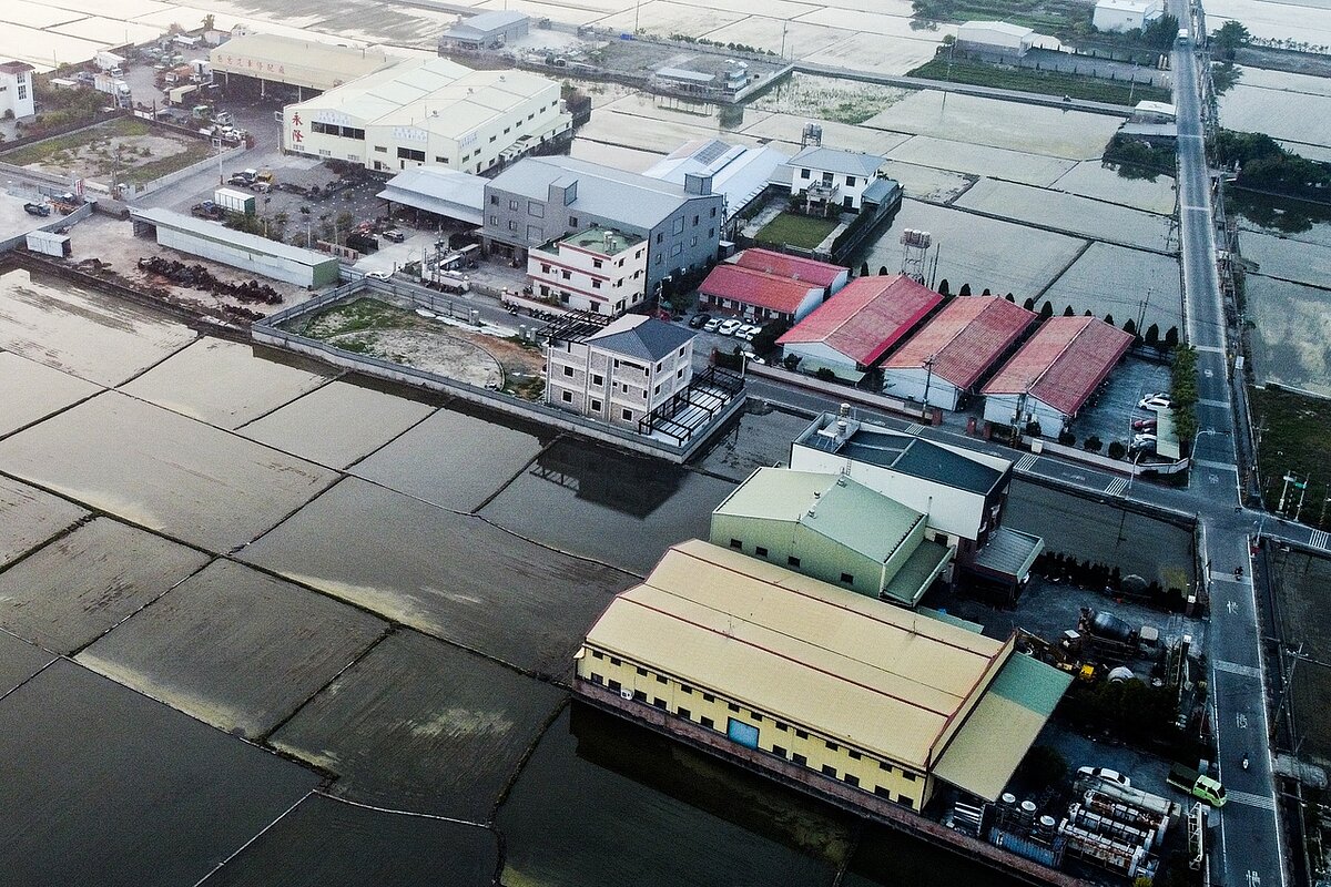 為解決農地工廠問題,工廠管理輔導法開放讓低汙染未登記工廠申請納管、合法化。(本報資料照片)