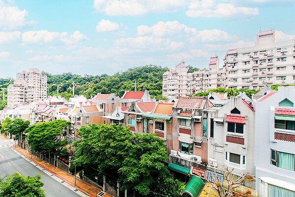 永慶房屋統計台北市14所完全中學房市，萬華區的大理高中和文山區的政大附中周遭還有4字頭。房市示意圖／永慶房產集團提供