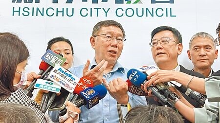 被問到對新北幼兒園餵藥風波的看法，民眾黨主席柯文哲16日直言，這件事情拖太久。（王惠慧攝）