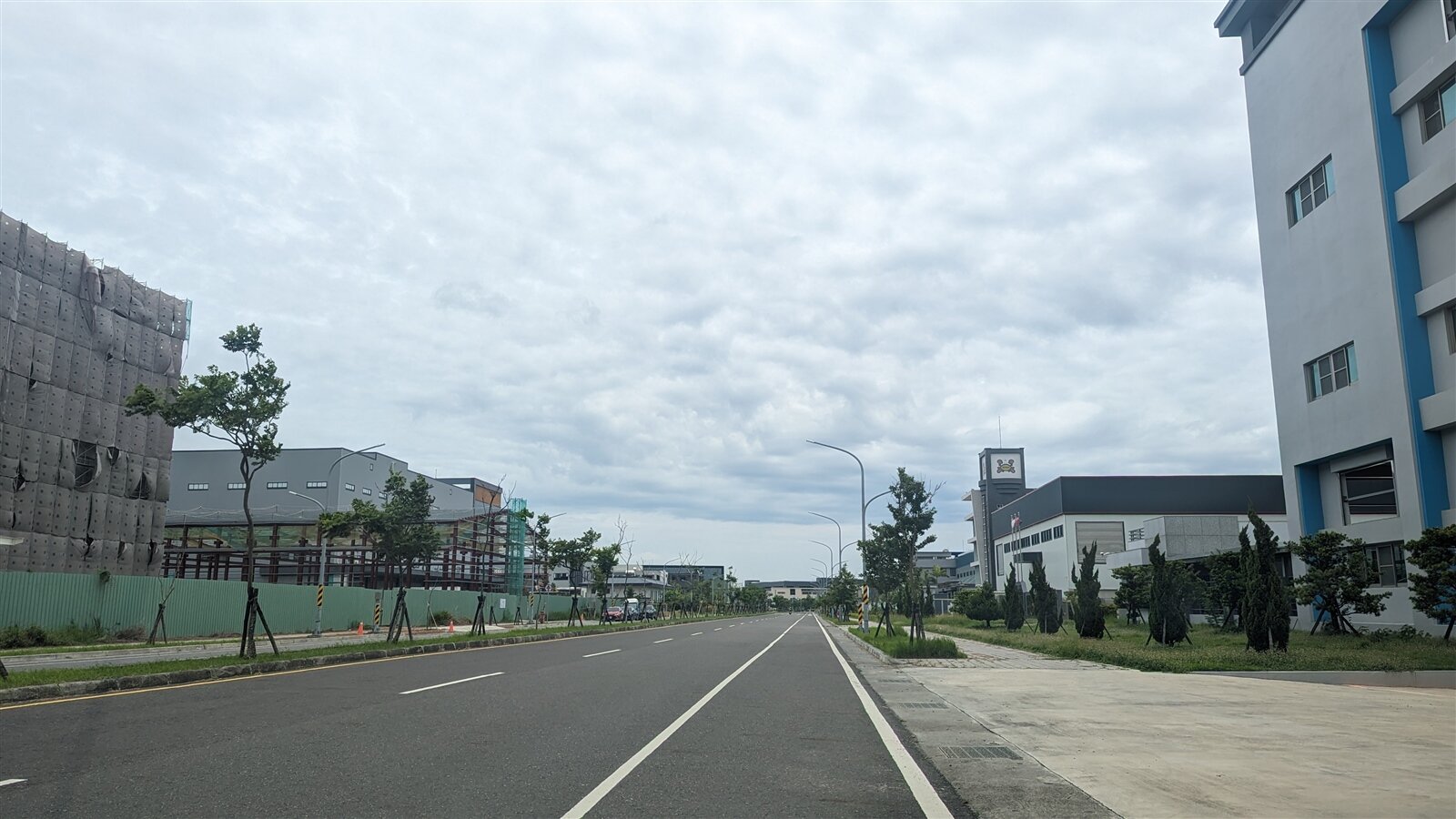 新吉工業區鄰近南科園區，目前已有超過120家廠商進駐，但供電品質不佳，造成業者損失及心理壓力。記者莊曜聰／攝影 