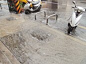 潭美颱風帶大雨　基隆部分道路淹水