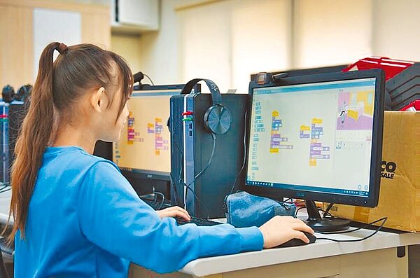 台南市左鎮國小發展科技與雙語特色,在偏鄉苦無生源的環境下,吸引家長把孩子送來就讀。(左鎮國小提供/曹婷婷台南傳真)