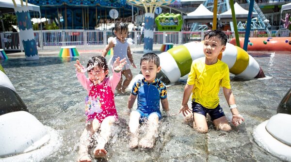 台北市兒童新樂園自端午節起推出多項夏日限定活動，天天延長營運至晚上9時。圖／台北捷運公司提供