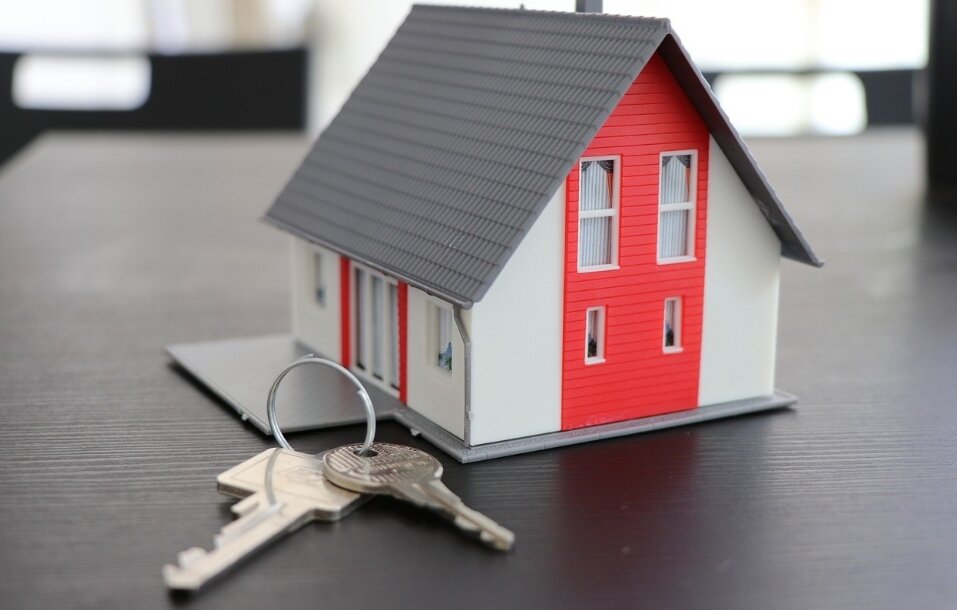 ▼央行祭出現貸令，市場呼天搶地，估價師卻直批「呼攏措施」。（示意圖／pixabay）