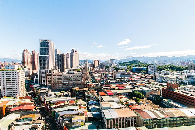 實價登錄資料顯示，信義區公寓和大樓的平均單價分別為65.8萬元和92萬元，單價差幅高達39.7%，為台北市12個行政區中差幅最高者。(房市示意圖...