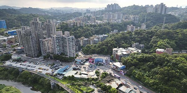 房貸利率市場行情衝破2%,民眾積極找尋轉貸管道。圖/中時報資料照片