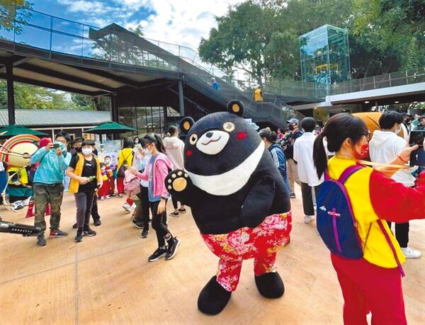 壽山動物園端午疏運首開「付費接駁」，預料連假將湧入大批遊客。（高市觀光局提供／柯宗緯高雄傳真）