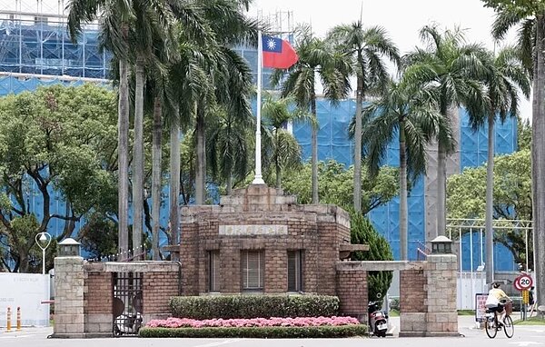 一名女性於網路上成立「李明璁受害事件募集」頁面,指控台大前教授李明璁。圖為台大校門。圖/聯合報系資料照片