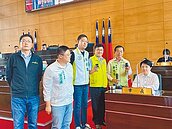 綠議員拿假手榴彈質詢　媽媽市長憂心引發恐慌