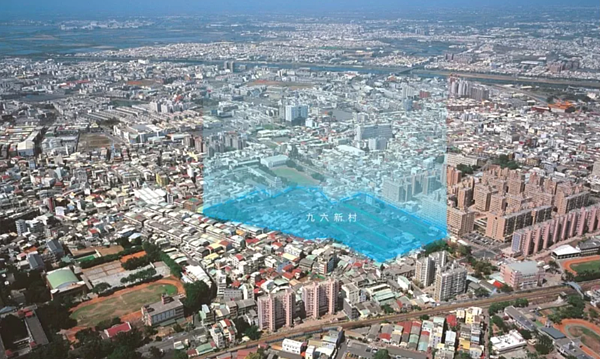 台南市九六新村都更案昨天舉辦說明會,位在蛋黃區,吸引多家建商及開發公司參加。圖/都發局提供