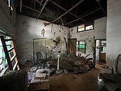 屋頂隨時恐崩坍...兩兄弟相依為命　蝸居高雄懸命一線