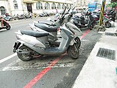 機車格在紅線上？　能不能停民眾「霧煞煞」