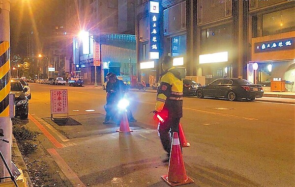 新竹縣環保局與警察局保持密切聯繫,請警察局例行臨檢時,協助登記疑似高噪音車輛。圖/新竹縣府提供