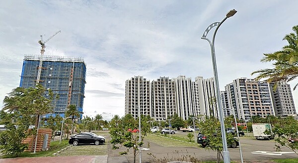 房價「積」飆5字頭?代銷攤央行限貸名單喊下周漲 專家點破靠「這些」在撐:放大想像 竹南、頭份房市熱區,不少買方都是竹科工程師,占比幾乎達5成;而竹南運動公園周邊有預售案單價開出4字頭,頗驚人。圖/google map