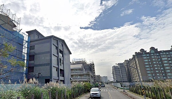 桃園外圍「亮點區」太強!衝進千萬內預售屋交易前十 大園客運園區目前大樓預售屋單價2字頭非常吸引人,又有「黃金三角」加持,未來性看好。圖/google map