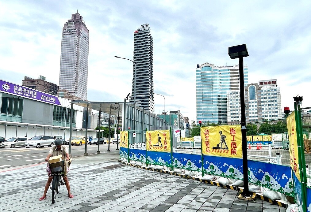 賴總統一句「打炒房,得罪特定團體在所不惜」2025年跌定了?房市權威這樣看 街景。圖/好房網News記者蔡佩蓉攝影