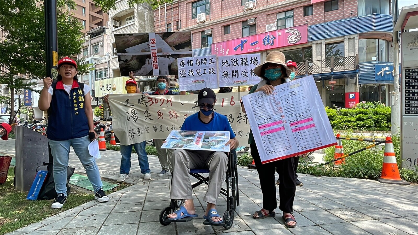 新竹一名張姓中度身障者在竹北市某知名麵館工作十多年,但今年3月工作時下肢嚴重燙傷,就醫才知麵館未保勞健保。圖/報系資料照