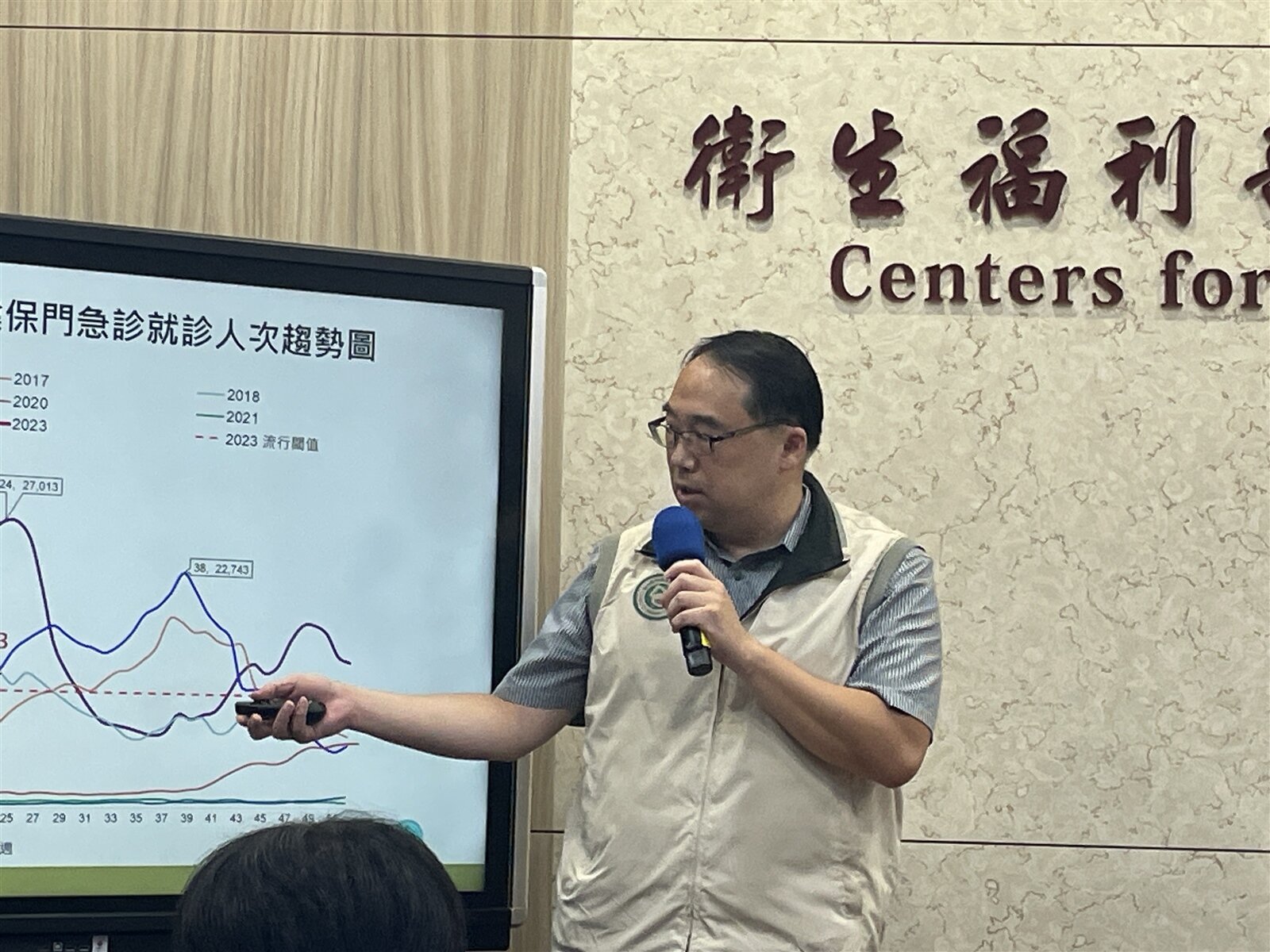 疾管署疫情中心主任郭宏偉說明疫情狀況。記者李青縈/攝影