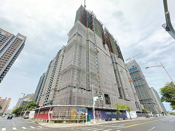 高雄美術館特區預售豪宅每坪成交69.6萬元,刷新高雄房價天花板。圖/台灣房屋提供