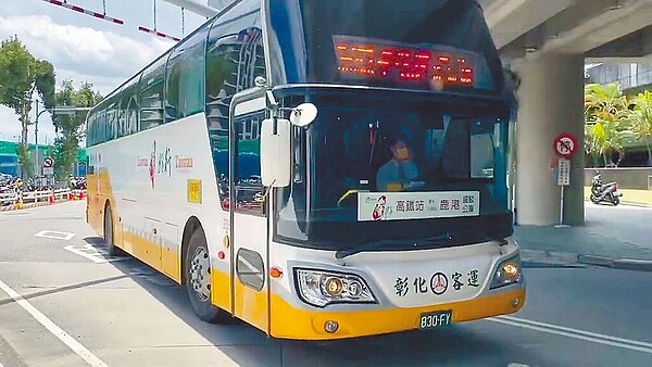 彰化縣推出「中彰投苗跨城際定期票」及「彰化縣都市內定期票」，估計可造福約1萬5千位通勤民眾。（彰縣府提供／孫英哲彰化傳真）