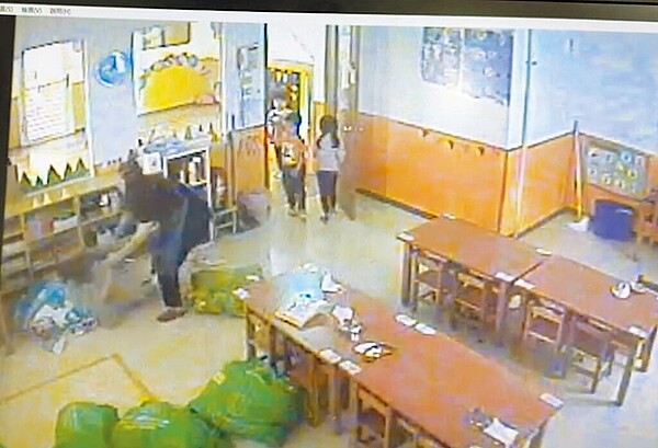 新北市林口區某知名連鎖幼兒園近日被家長控訴不當管教,老師4月間涉嫌拖行、推倒和踹踢幼童,至少12人受害。(新北市議員蔡淑君提供/蔡雯如新北傳真)