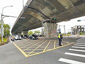 國道5號南下估今最塞　3200名宜警疏導