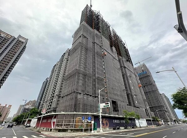 高雄美術館特區有預售豪宅每坪成交69.6萬元,刷新高雄房價天花板。圖 /台灣房屋集團趨勢中心提供