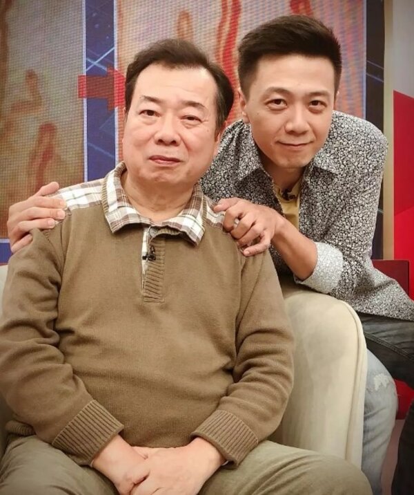 廖峻（左）與廖錦德父子。圖／摘自臉書
