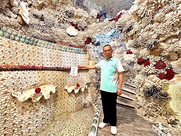 石門珊瑚貝殼廟創廟者台灣道教總會理事長謝榮壽。圖/好房網News記者蔡佩蓉攝影