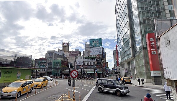 蛋黃區商圈轉移，會導致房價下跌？以桃園火車站商圈來觀察，依然有其獨特性與交通優勢。圖／google map
