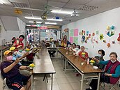 南港新富里許睦燦里長摺紙課DIY活動