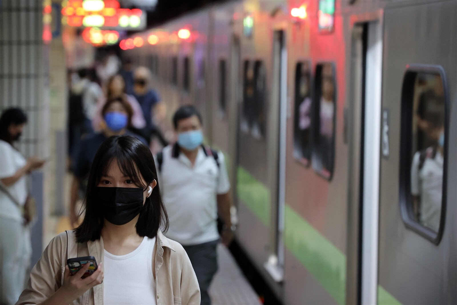 為鼓勵領有社福卡的國人樂活、樂遊及樂行，台鐵局開放有意願參與的縣市政府社福卡點數搭乘指定列車。本報資料照片 