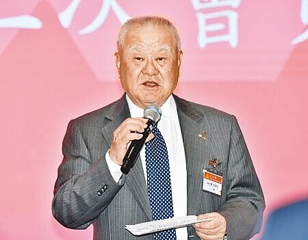 三三會理事長林伯豐主持會議。（顏謙隆攝）